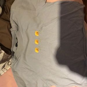 Blue cropped tee w/flowers